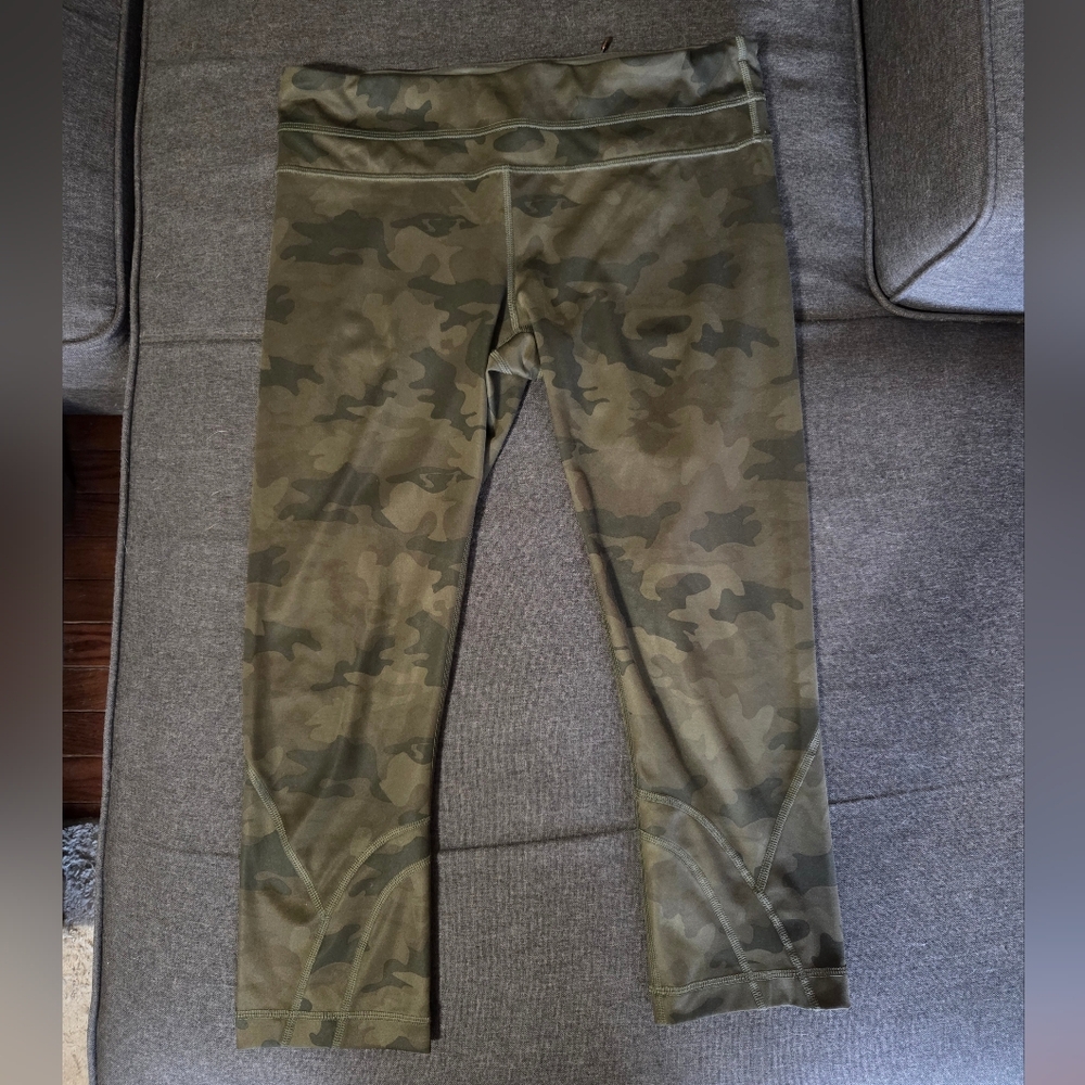 Lululemon Run INSPIRE CROP II Savasana Green Camo LUXTREME Crop Leggings